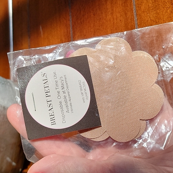 😊 BREAST PETALS - Picture 1 of 4